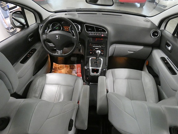 Peugeot 5008 10 of 17