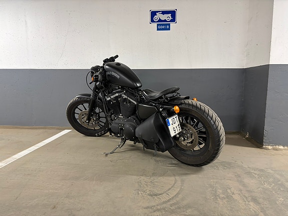 Harley-Davidson Iron 883 2 of 5