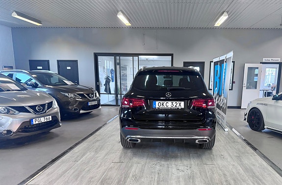 Mercedes-Benz GLC300 e 3 of 4