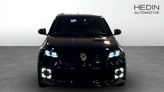Renault 5 E-Tech 8 of 9