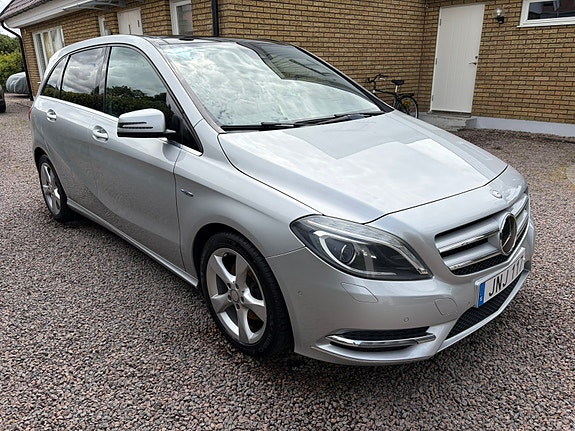 Mercedes-Benz B180 5 of 11