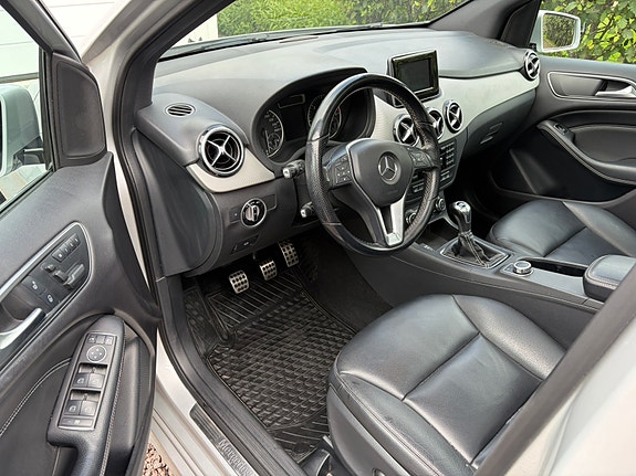 Mercedes-Benz B180 6 of 11