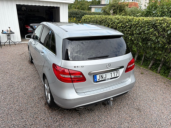 Mercedes-Benz B180 3 of 11