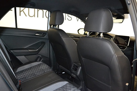 Volkswagen T-Roc 12 of 12