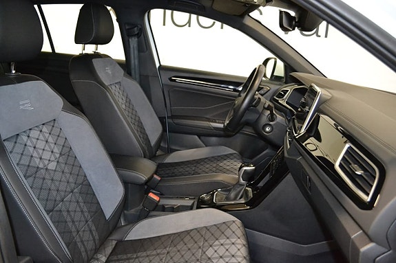 Volkswagen T-Roc 10 of 12