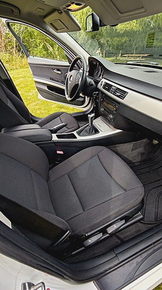 BMW 318i 6 of 8