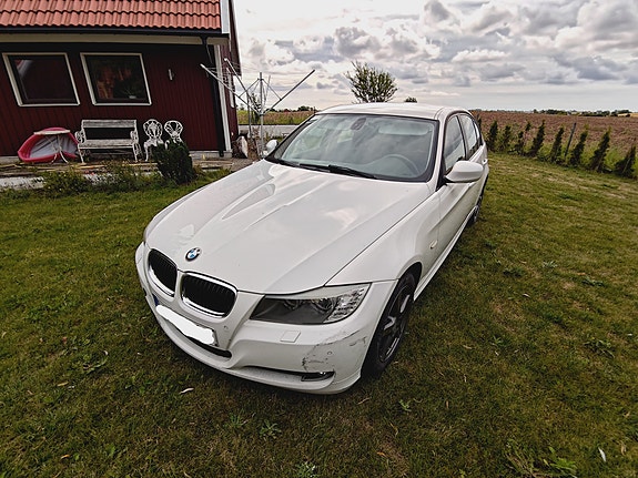 BMW 318i 2 of 8