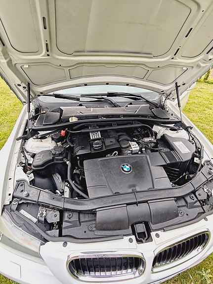 BMW 318i 4 of 8