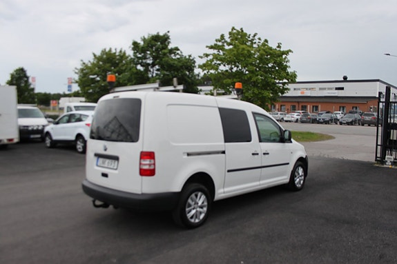 Volkswagen Caddy Maxi 2 of 9
