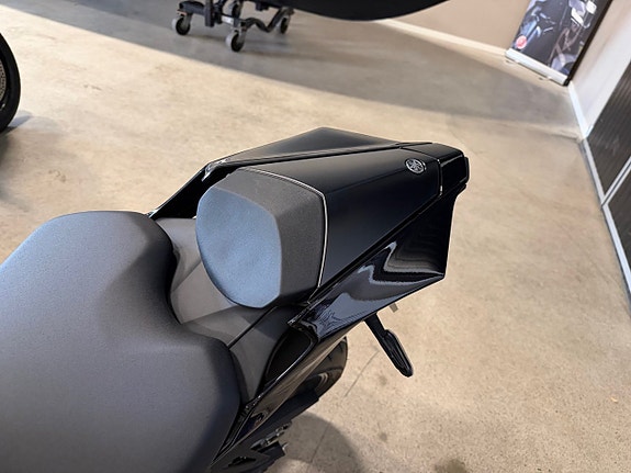 Yamaha R7 ABS 6 of 6
