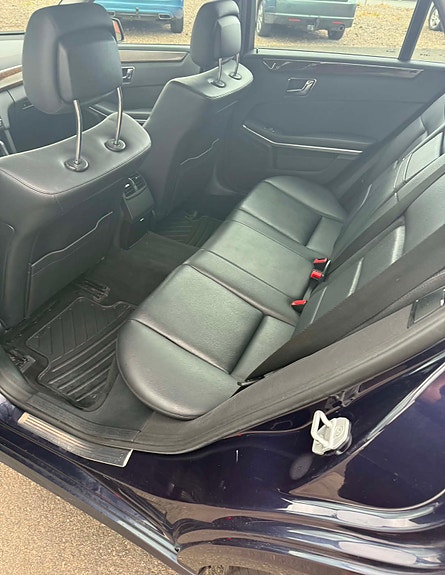 Mercedes-Benz E220 11 of 11