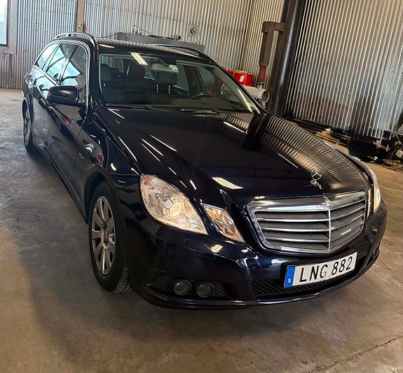 Mercedes-Benz E220 6 of 11