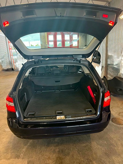 Mercedes-Benz E220 9 of 11