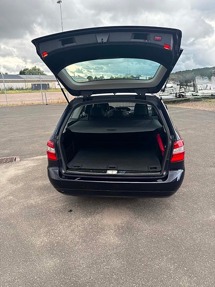 Mercedes-Benz E220 7 of 11