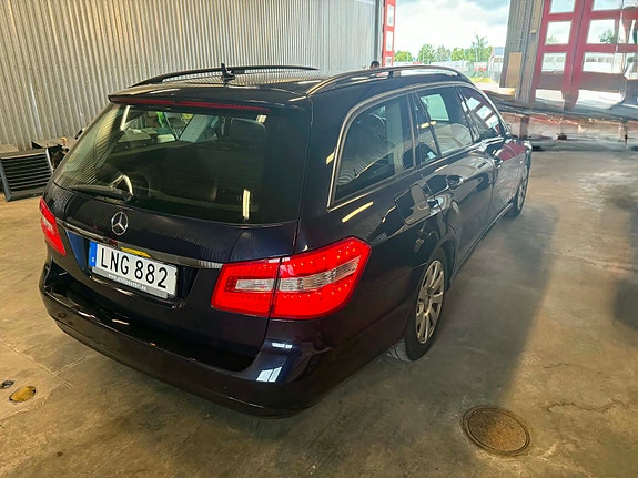 Mercedes-Benz E220 10 of 11