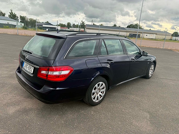 Mercedes-Benz E220 8 of 11