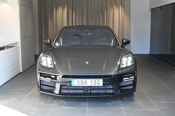 Porsche Panamera 4 2 of 28