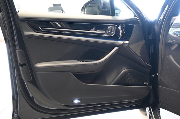 Porsche Panamera 4 17 of 28