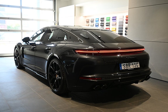Porsche Panamera 4 8 of 28