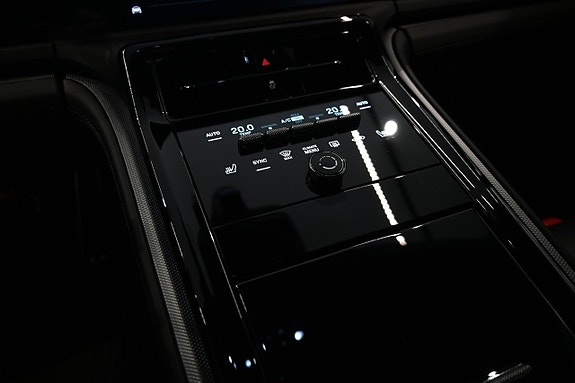 Porsche Panamera 4 24 of 28