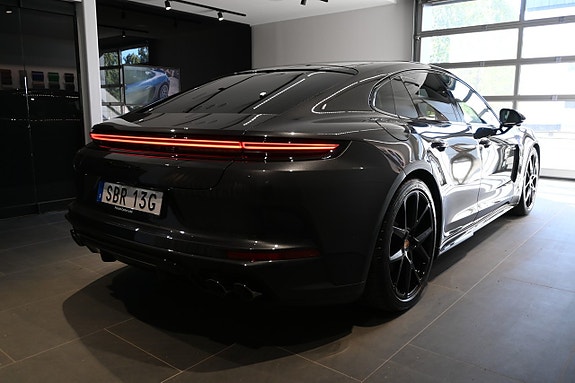 Porsche Panamera 4 13 of 28