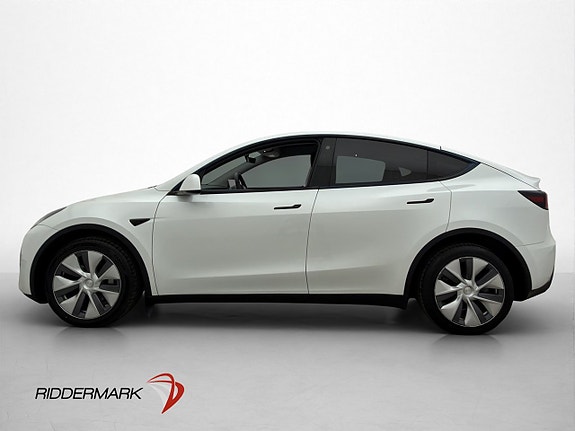 Tesla Model Y 8 of 30