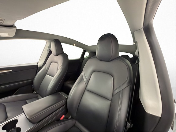 Tesla Model Y 11 of 30