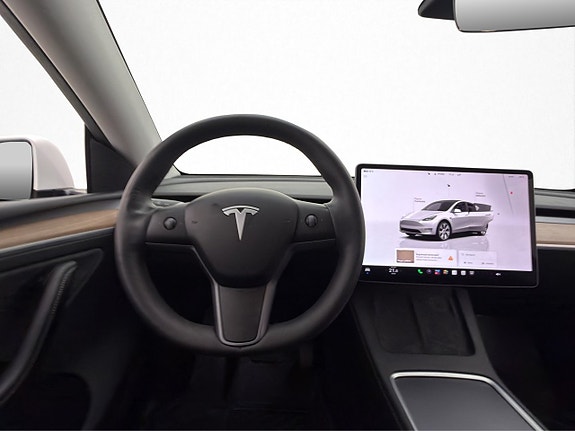 Tesla Model Y 14 of 30