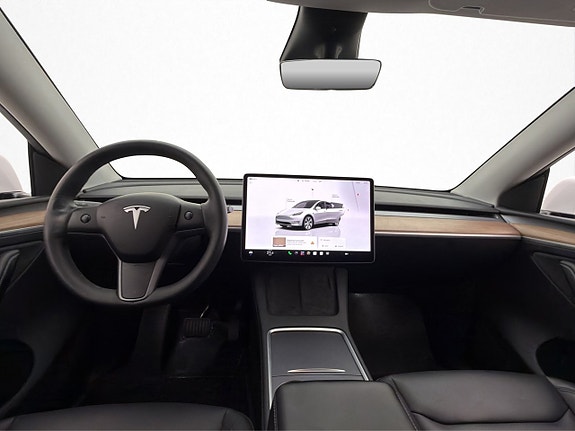 Tesla Model Y 13 of 30