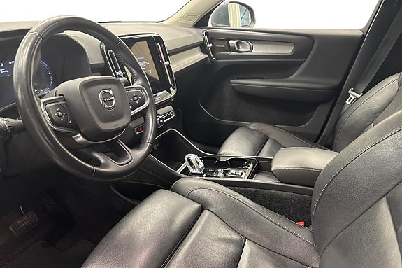 Volvo XC40 8 of 26
