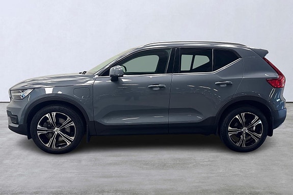 Volvo XC40 2 of 26