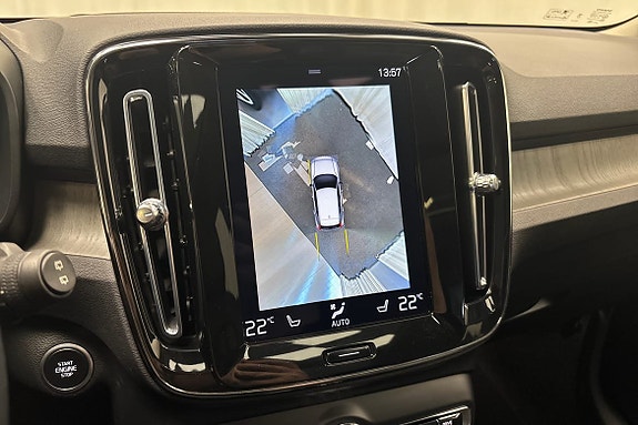 Volvo XC40 13 of 26