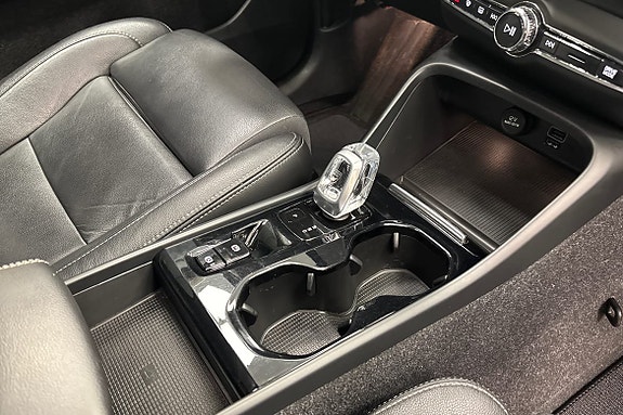 Volvo XC40 11 of 26