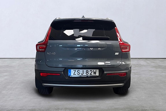 Volvo XC40 4 of 26