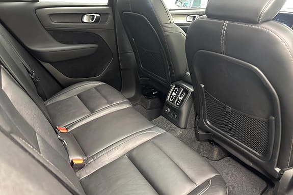 Volvo XC40 14 of 26