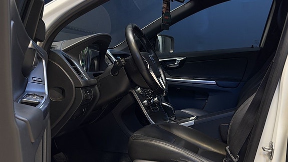 Volvo XC60 10 of 25