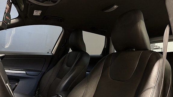 Volvo XC60 11 of 25