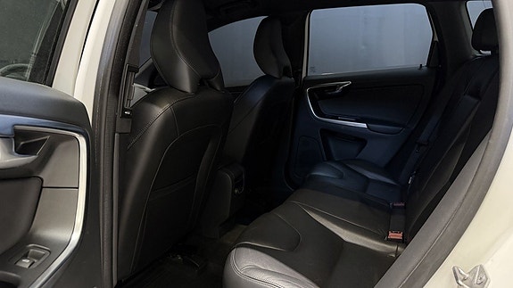 Volvo XC60 23 of 25