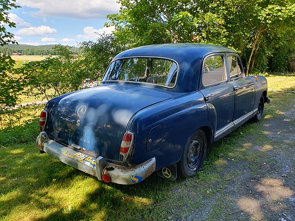 Mercedes-Benz 180 B 2 of 7