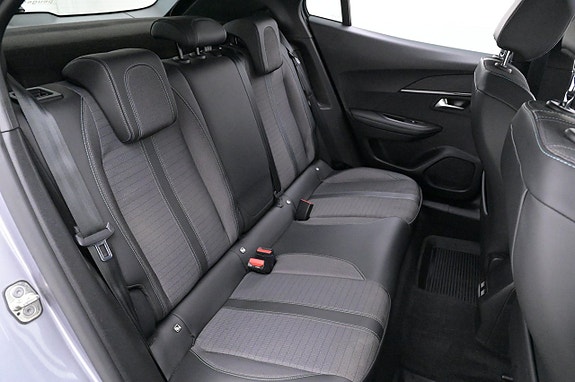 Peugeot e-2008 22 of 27