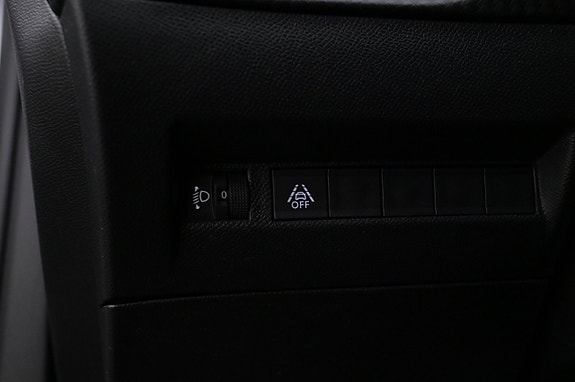 Peugeot e-2008 18 of 27