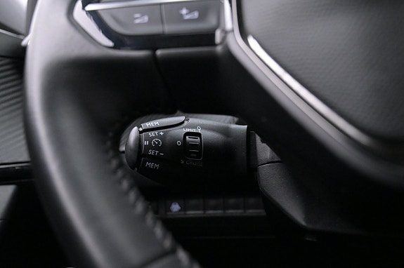 Peugeot e-2008 8 of 27