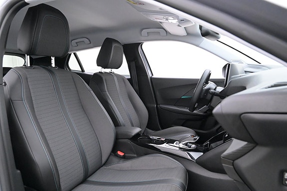 Peugeot e-2008 14 of 27