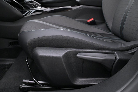 Peugeot e-2008 13 of 27