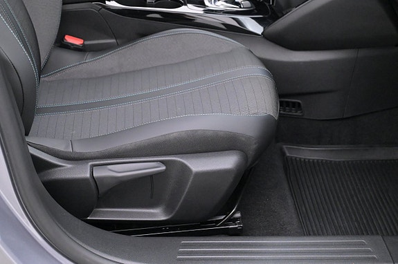 Peugeot e-2008 15 of 27