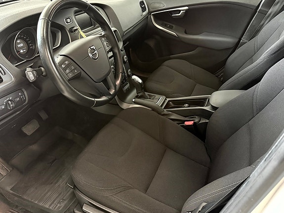 Volvo V40 9 of 14