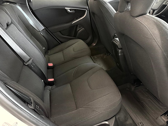 Volvo V40 12 of 14