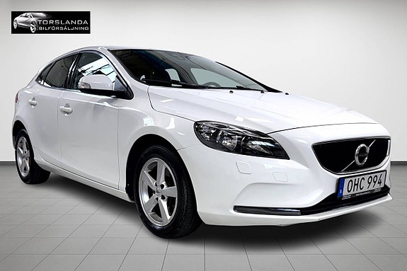Volvo V40 2 of 14