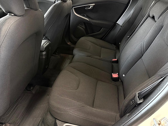 Volvo V40 13 of 14
