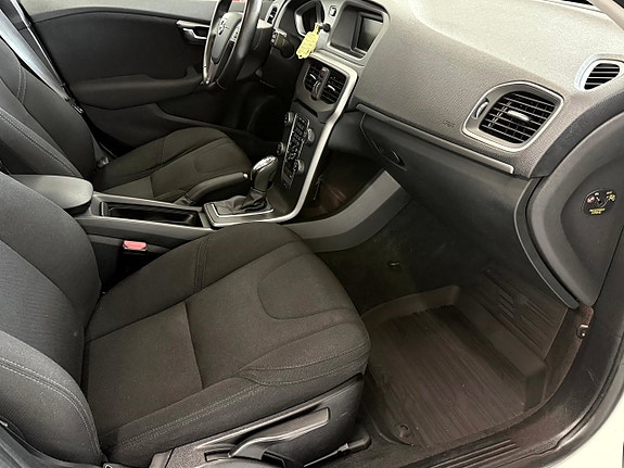 Volvo V40 11 of 14